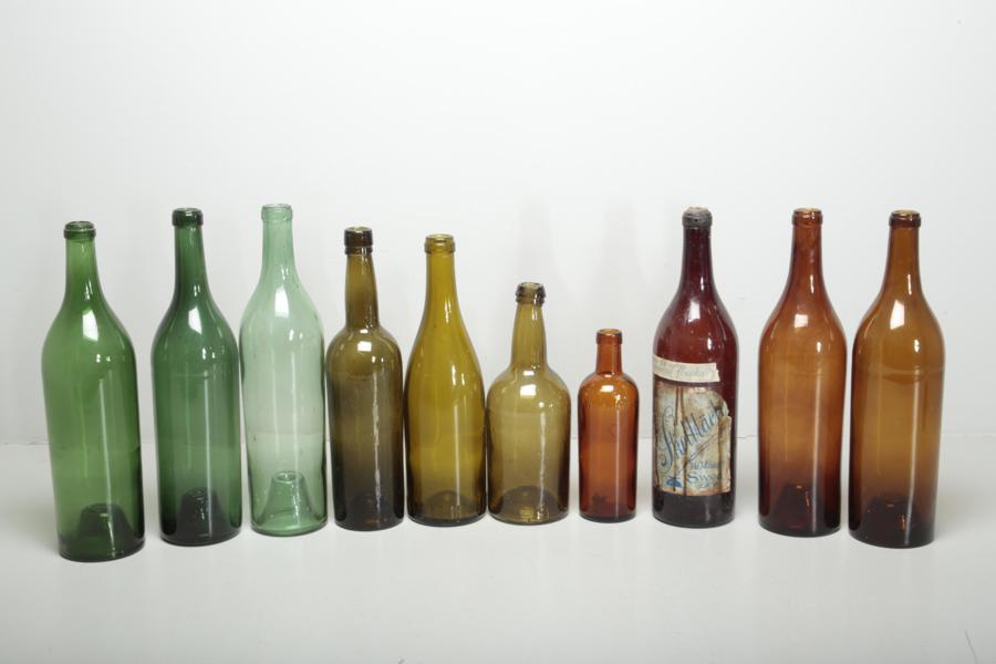 Parti diverse flaskor, 1800-1900 tal_1399a_8dbb5232a8e8e66_lg.jpeg