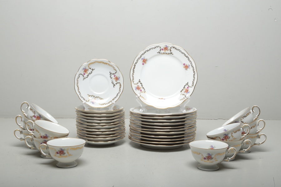 Kaffeservis utländsk, 36 delar_3397a_8dbe1347a6e3726_lg.jpeg