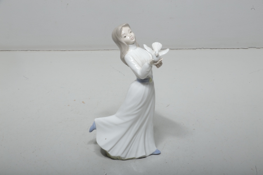 Tengra figurin "Kvinna med duva" _3822a_8dbe69e7f7abed1_lg.jpeg